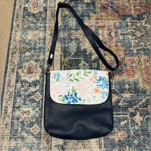 ThirtyOne crossbody purse (Interchangeable Flaps)